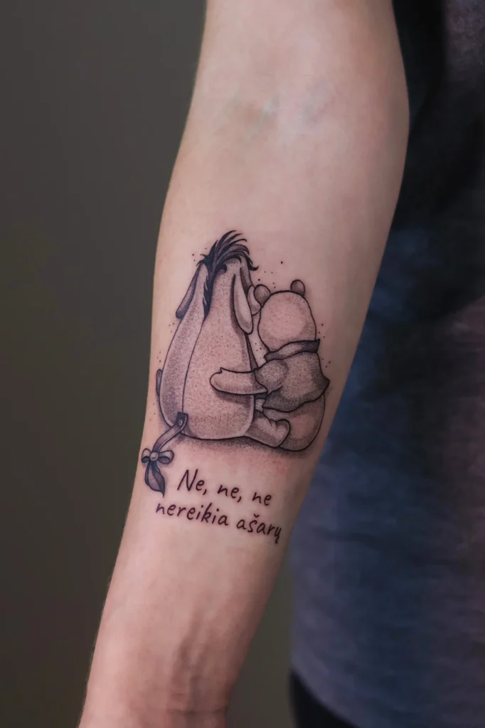 Mikė Pūkuotuko ir asiliuko tatuiruotė Kaune, mielos tatuiruotės Kaune, Kaunas tattoo